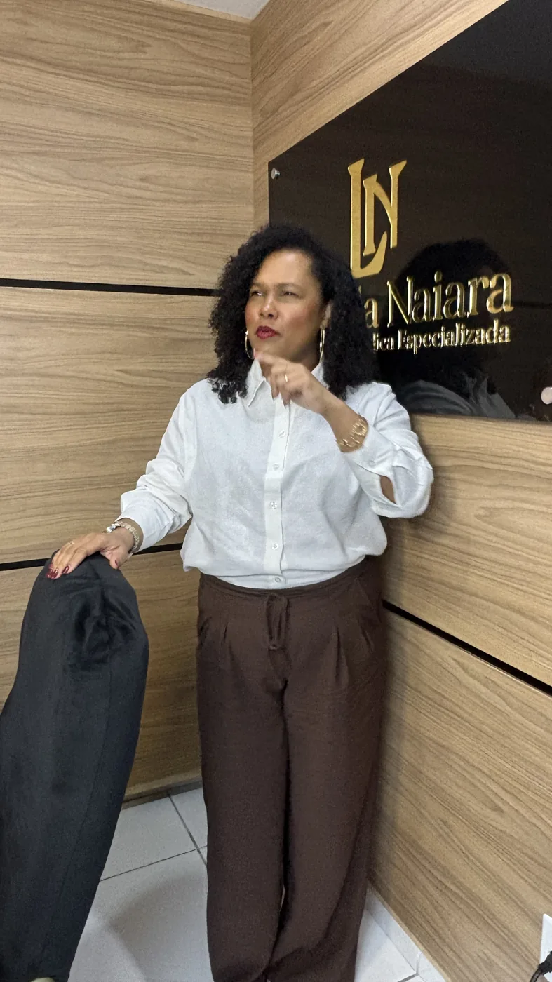 Dra. Luanda Naiara — Especialista em Direito Administrativo, OAB/RJ 228701